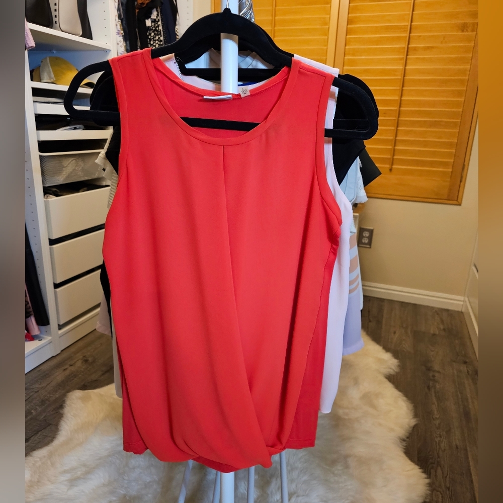 DKNYC orange top. Size XS.